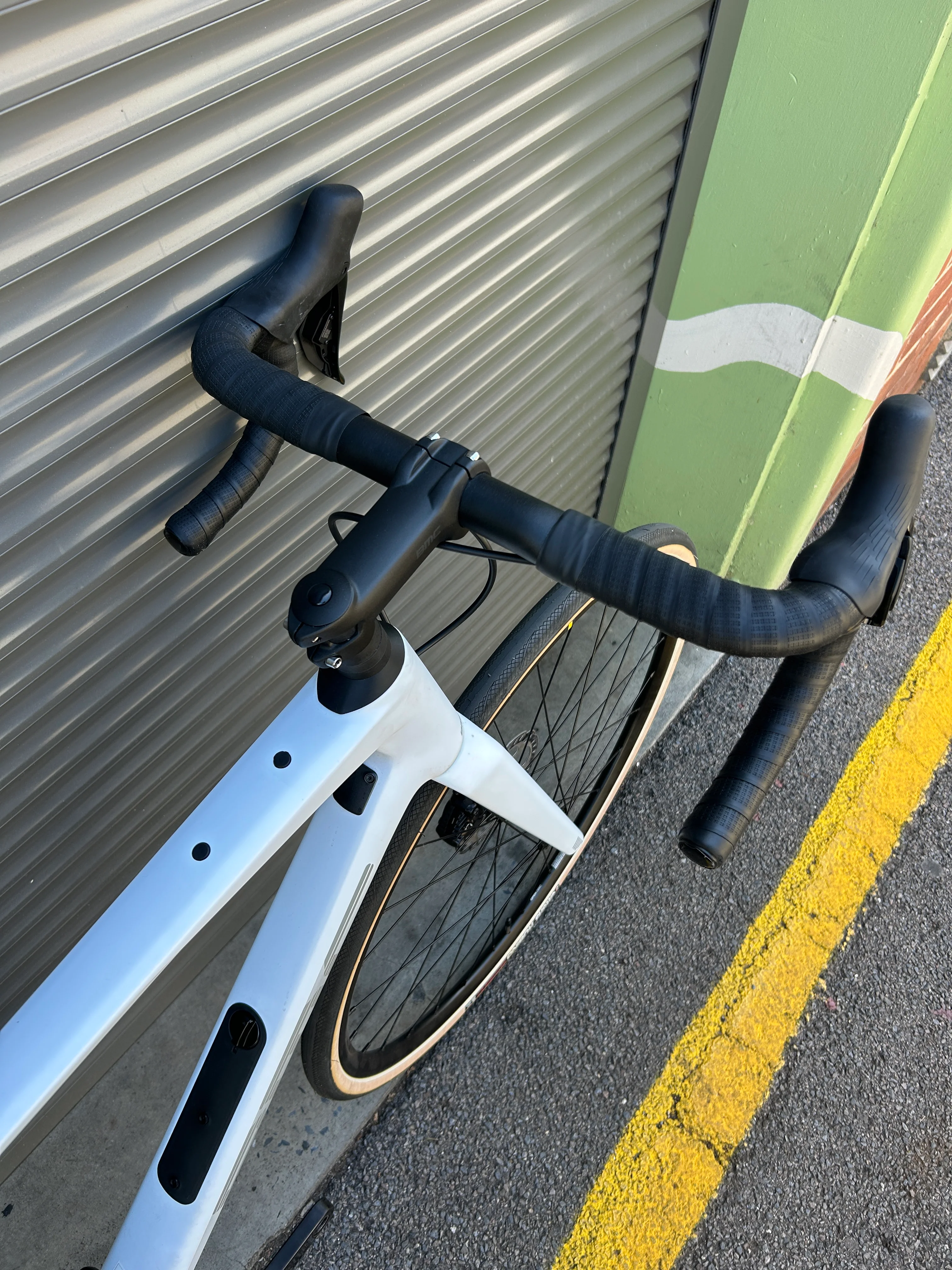 2025 BMC RoadMachine Four - 54cm - Image 4