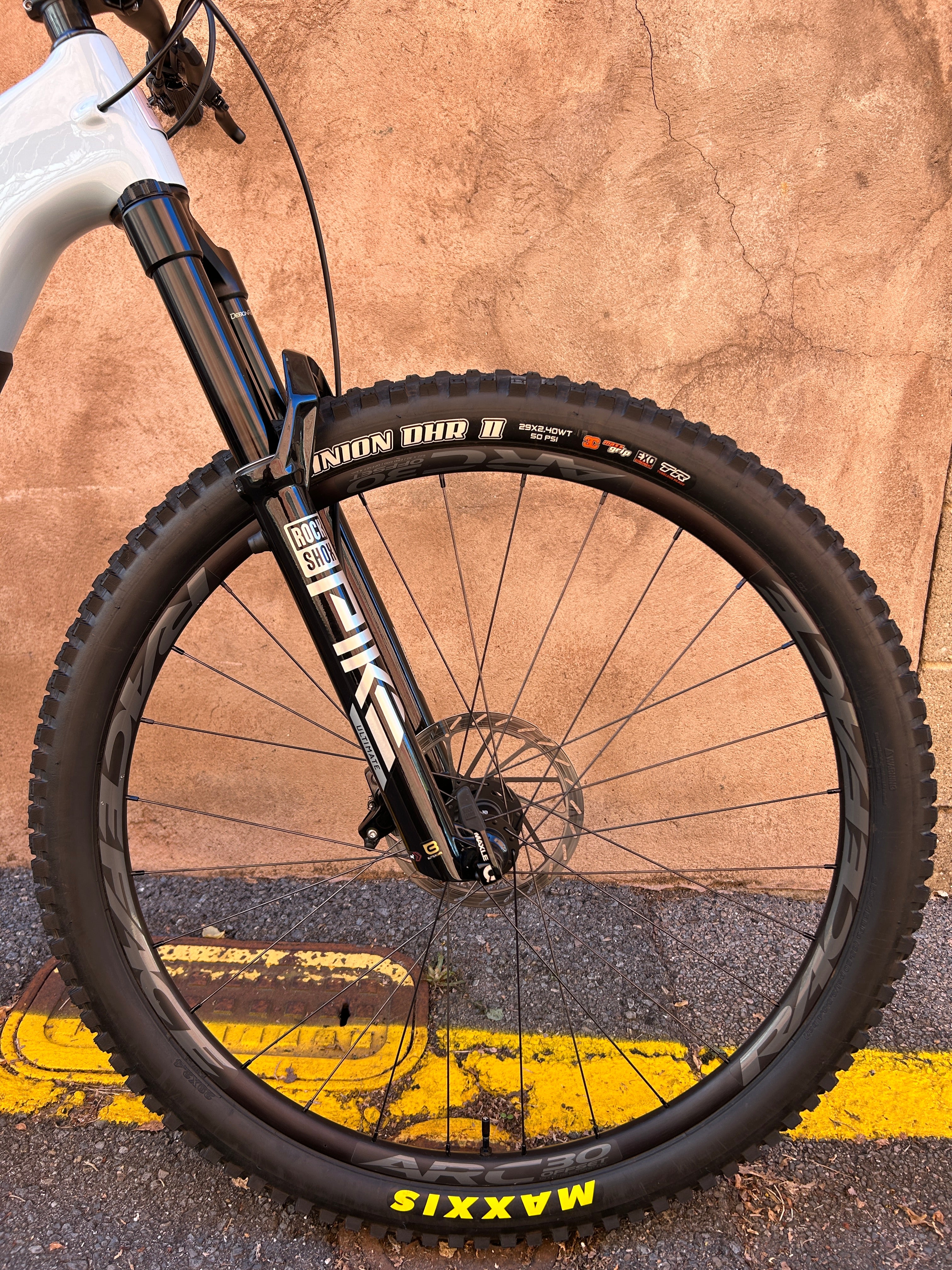 2025 Santa Cruz 5010 X0 AXS - Ex Demo - Image 9