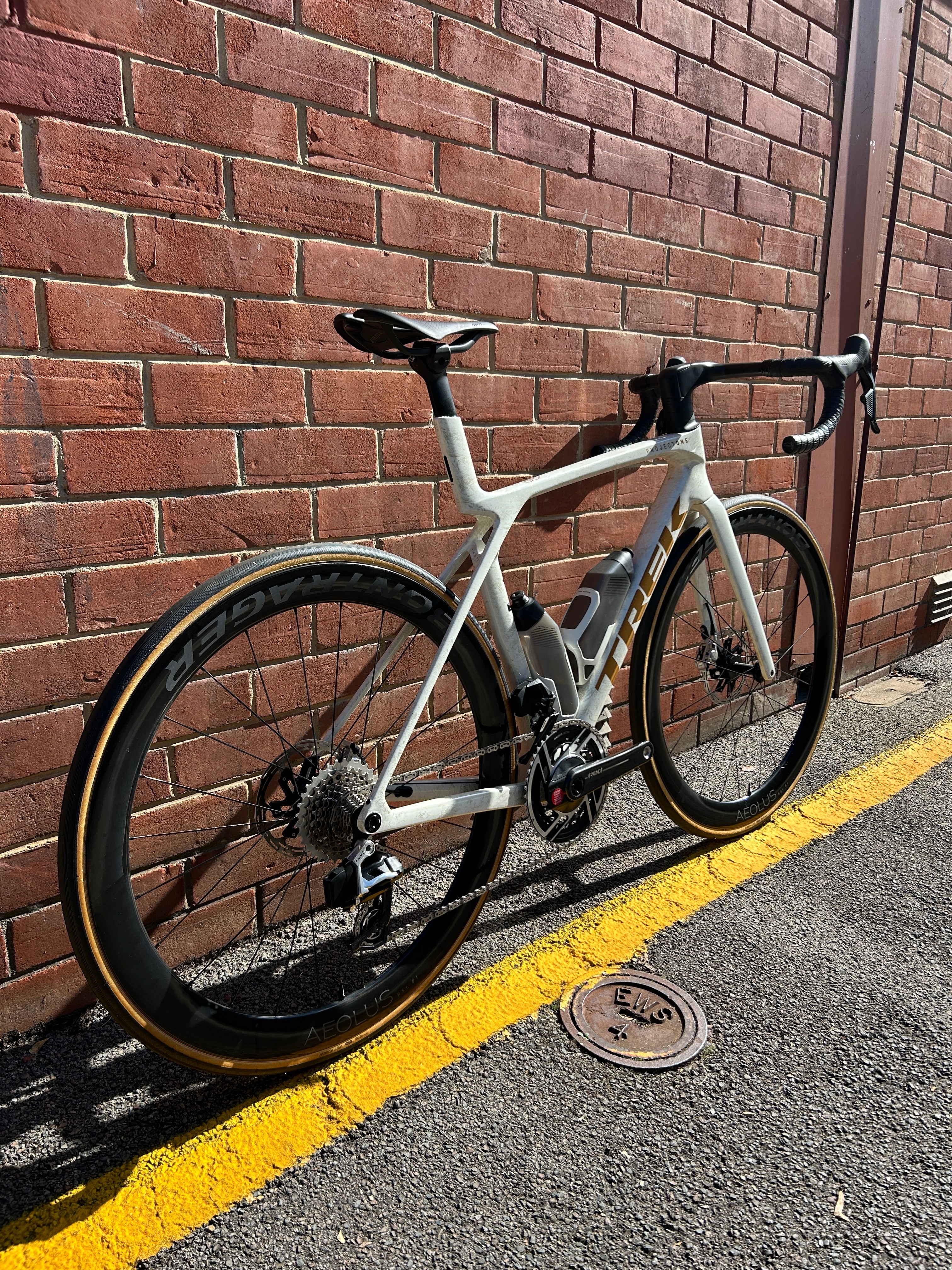 2026 Trek Madone SLR 9 AXS Gen 8 - Image 3