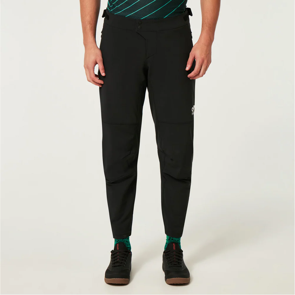 OAKLEY ELEMENT LITE MTB PANT BLACKOUT - Image 4