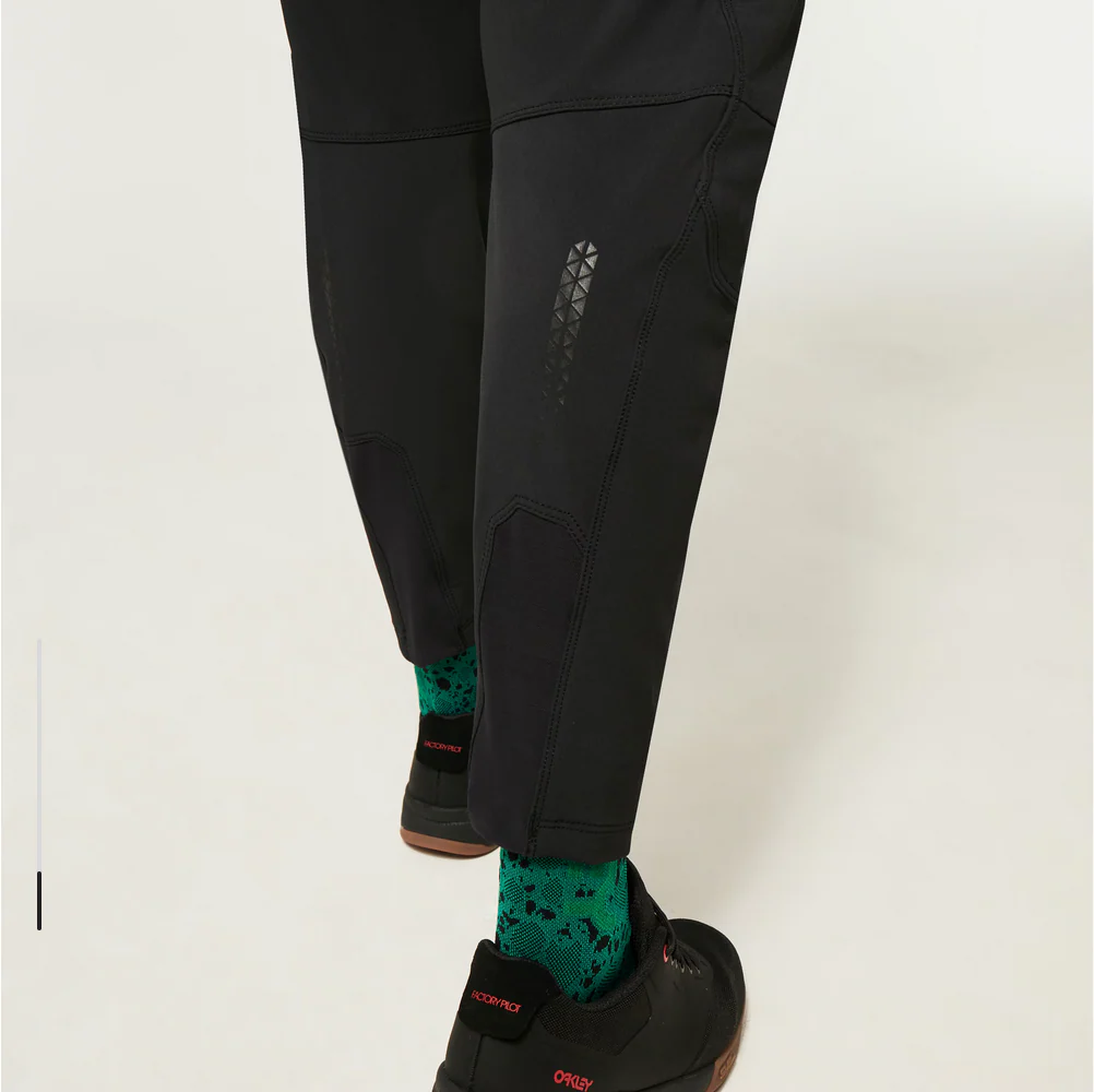 OAKLEY ELEMENT LITE MTB PANT BLACKOUT - Image 5