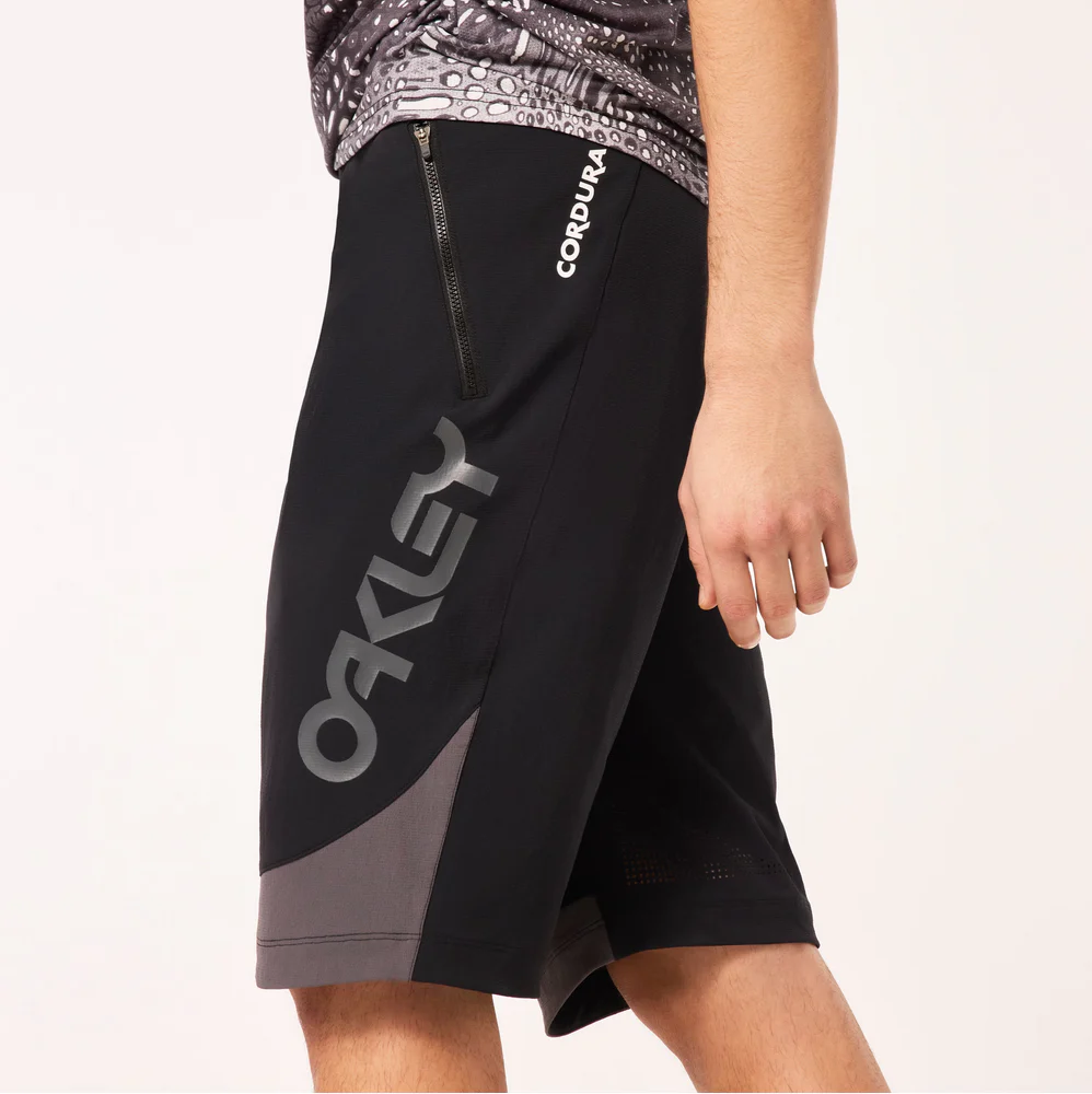 OAKLEY MAVEN SCRUB SHORT BLACK/GREY - Image 11