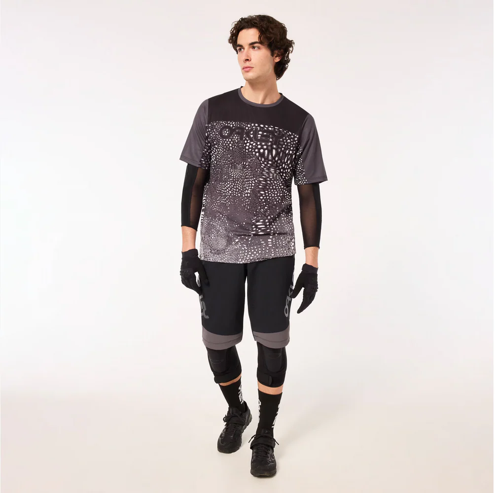 OAKLEY MAVEN SCRUB SHORT BLACK/GREY - Image 3