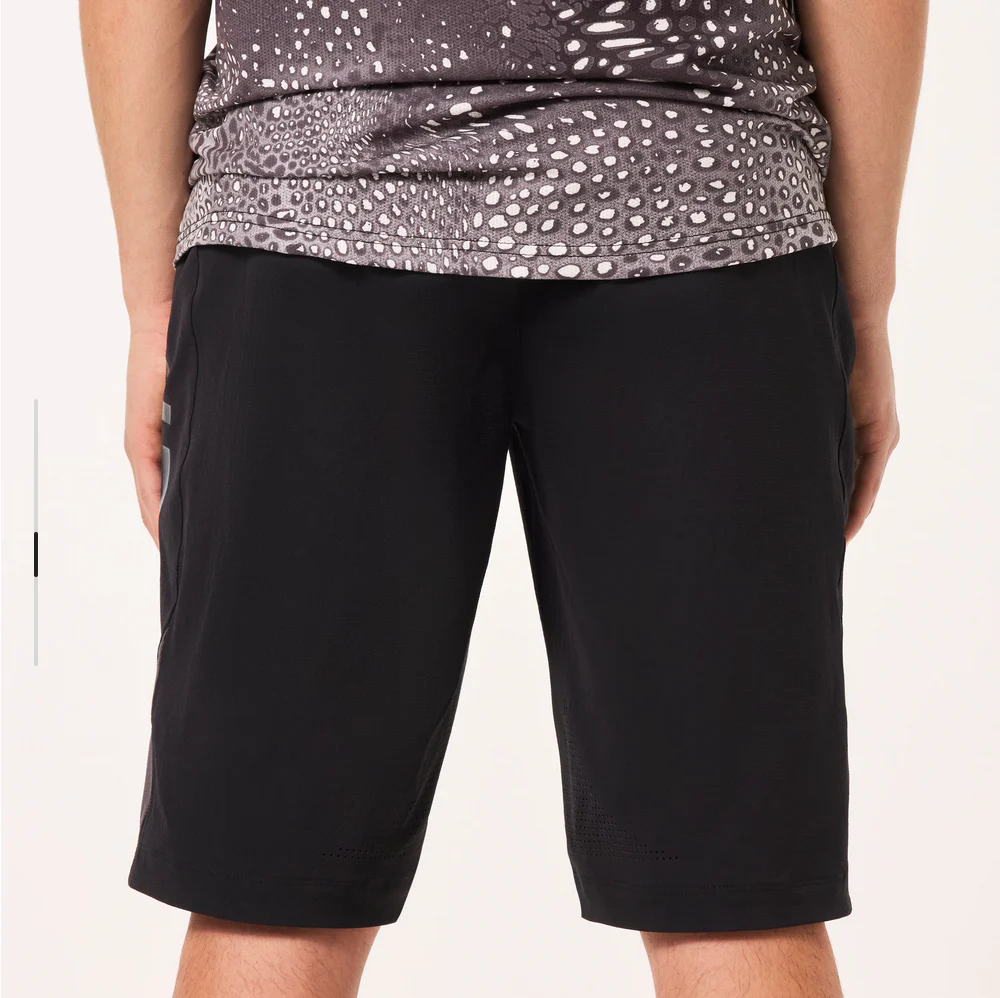 OAKLEY MAVEN SCRUB SHORT BLACK/GREY - Image 8