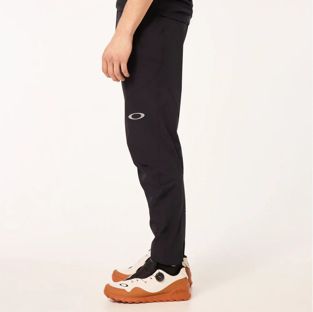 OAKLEY SEEKER AIRLINE PANT BLACKOUT - Image 11
