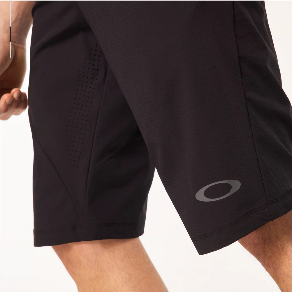 OAKLEY SEEKER AIRLINE SHORT BLACKOUT - Image 5