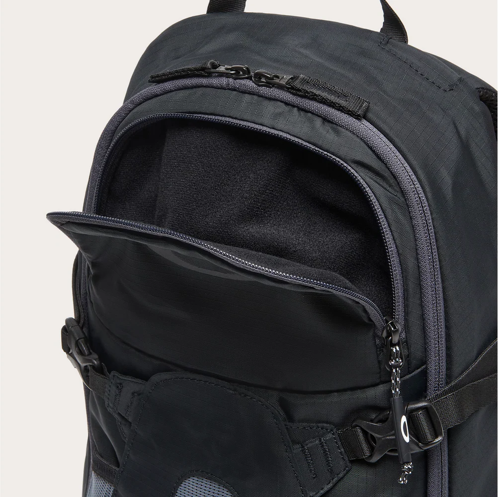 OAKLEY SEEKER TRAVERSE RC HYDRA BAG BLACKOUT - Image 3