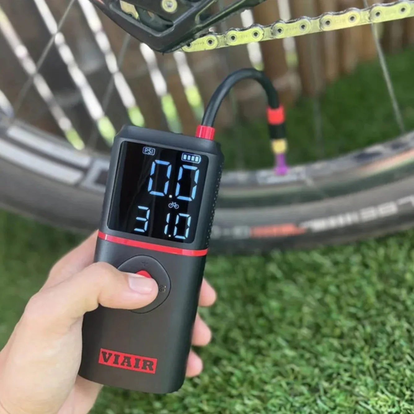 VIAIR RECHARGEABLE CORDLESS INFLATOR - Image 2
