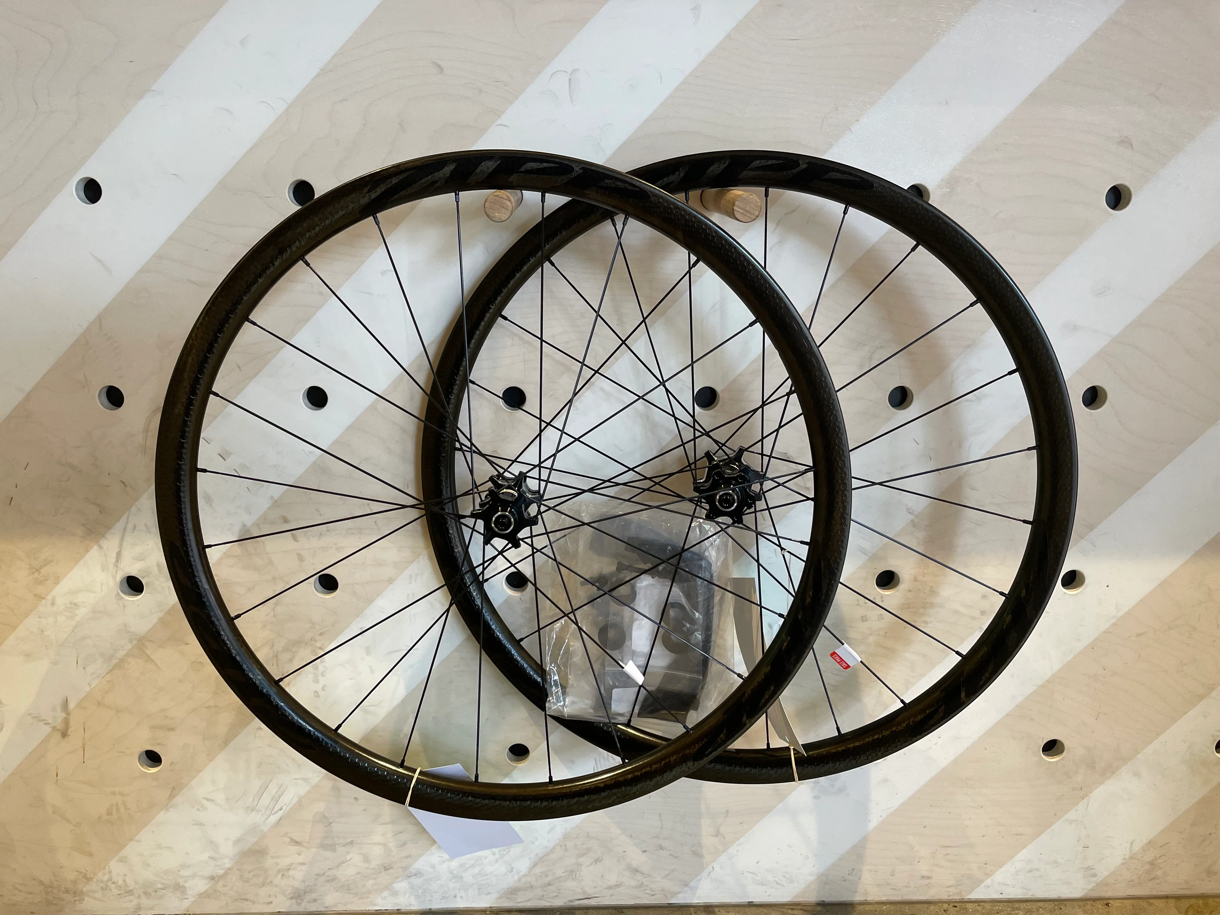ZIPP 202 CARBON CLINCHER WHEELSET DB TL V1 BLACK